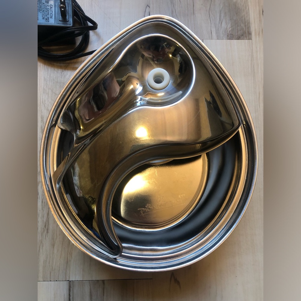 Pioneer Pet Stainless Steel Fountain and New Unopened 15 Replacement Filters - Picture 15 of 17